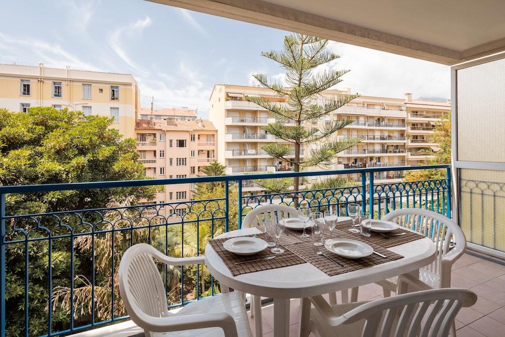 Residence Pierre & Vacances Les Rivages Du Parc Ментона Экстерьер фото